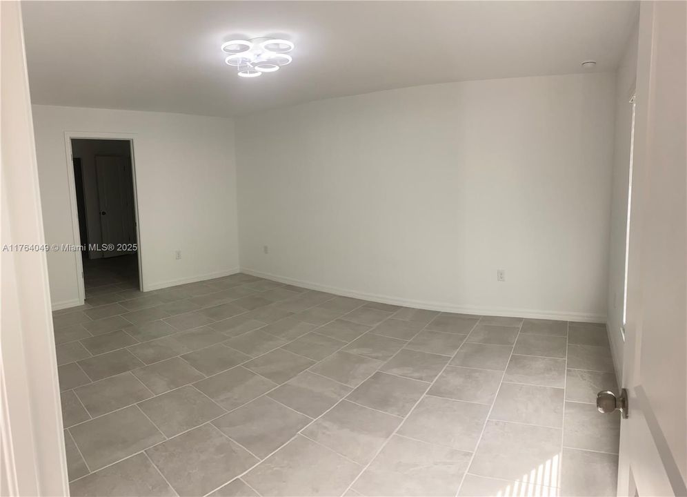 最近租的: $2,150 (4 贝兹, 2 浴室, 1937 平方英尺)