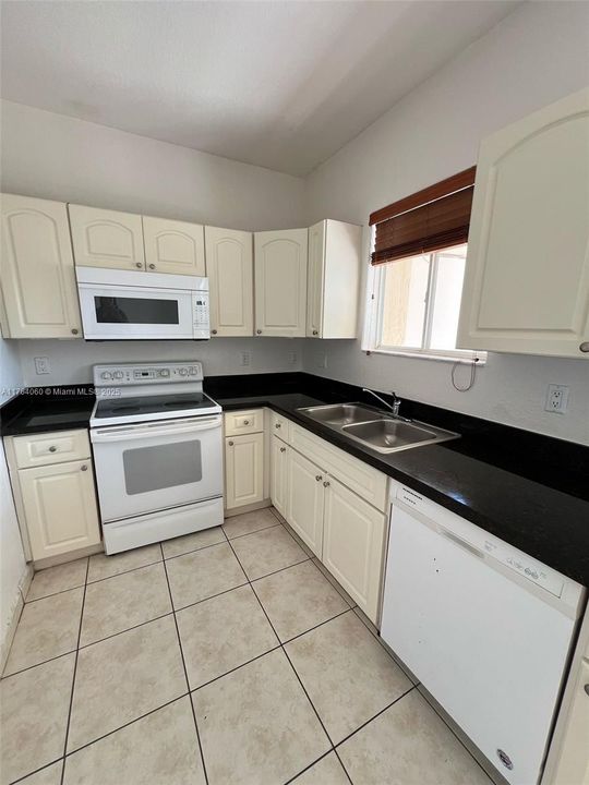 Recently Rented: $2,850 (3 beds, 2 baths, 1328 Square Feet)