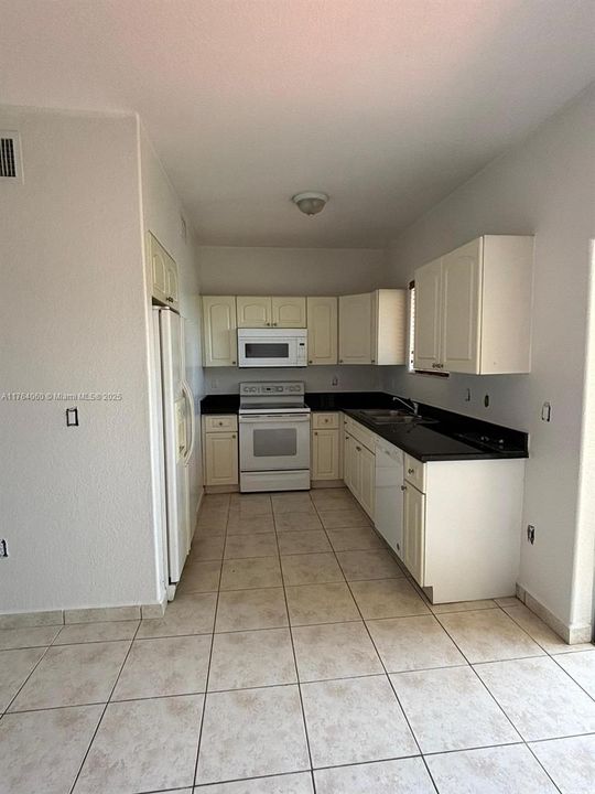Recently Rented: $2,850 (3 beds, 2 baths, 1328 Square Feet)