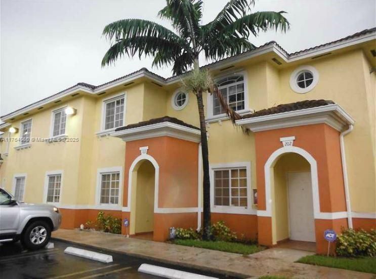 Recently Rented: $2,850 (3 beds, 2 baths, 1328 Square Feet)