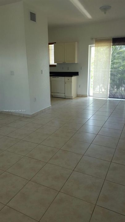 Recently Rented: $2,850 (3 beds, 2 baths, 1328 Square Feet)