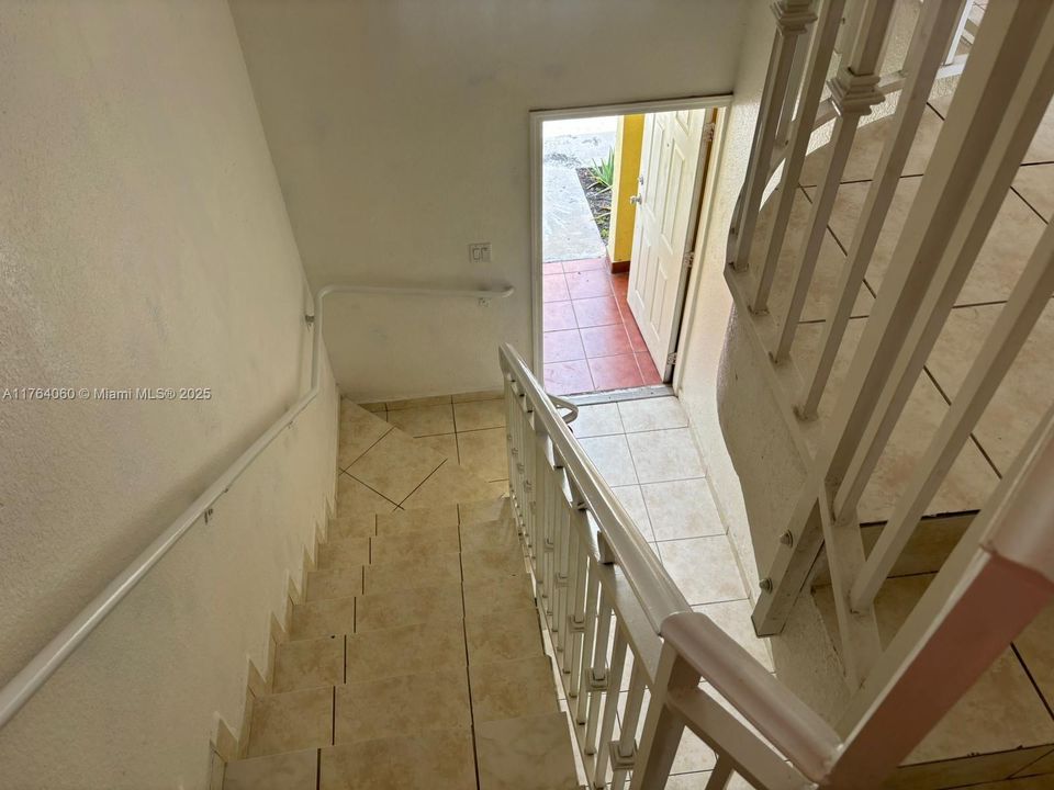 Recently Rented: $2,850 (3 beds, 2 baths, 1328 Square Feet)