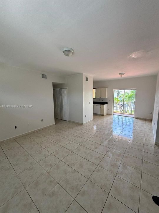 Recently Rented: $2,850 (3 beds, 2 baths, 1328 Square Feet)