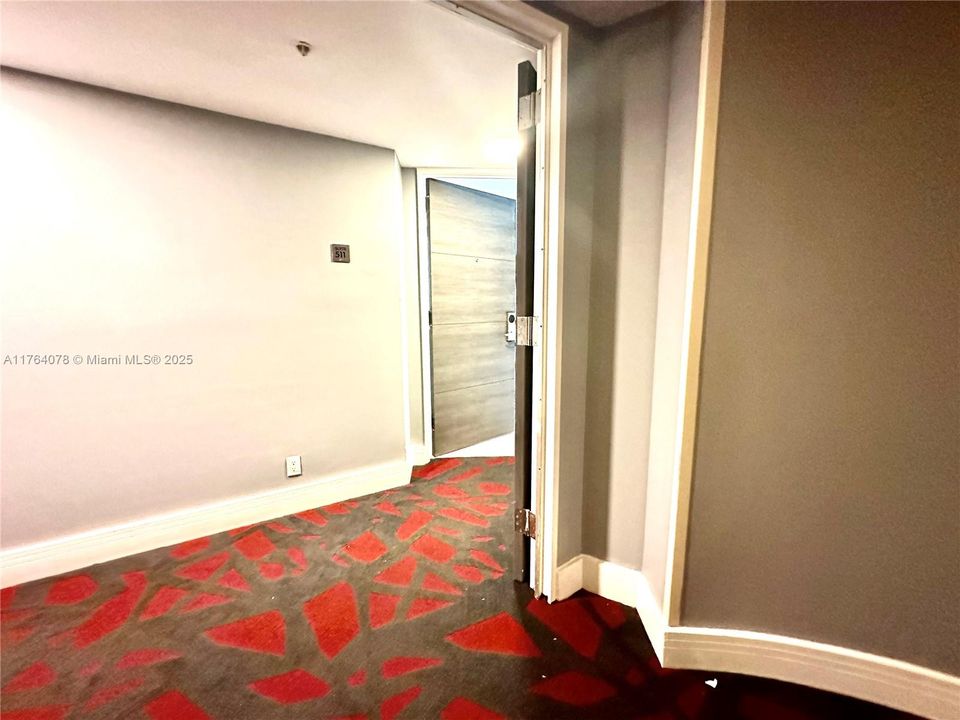 For Sale: $146,500 (1 beds, 1 baths, 341 Square Feet)