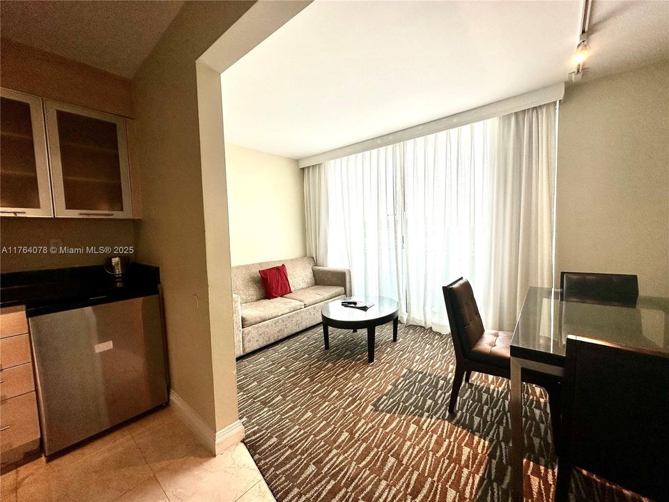 For Sale: $146,500 (1 beds, 1 baths, 341 Square Feet)