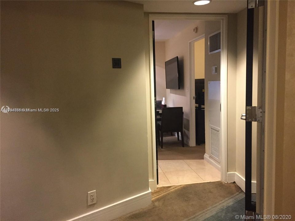 For Sale: $146,500 (1 beds, 1 baths, 341 Square Feet)