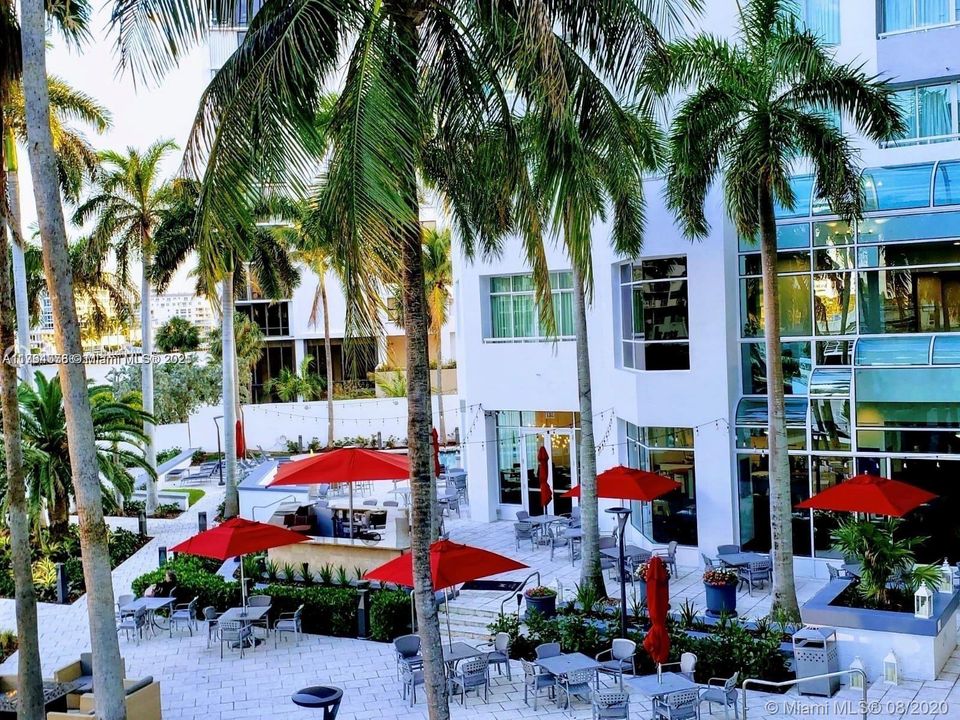 For Sale: $146,500 (1 beds, 1 baths, 341 Square Feet)