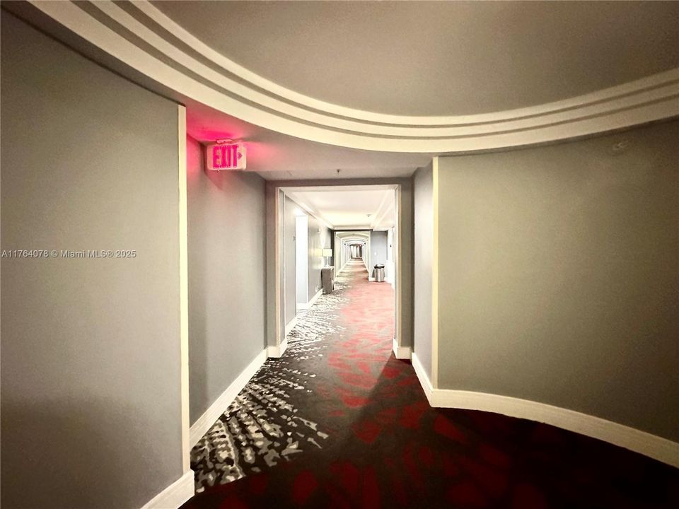 For Sale: $146,500 (1 beds, 1 baths, 341 Square Feet)