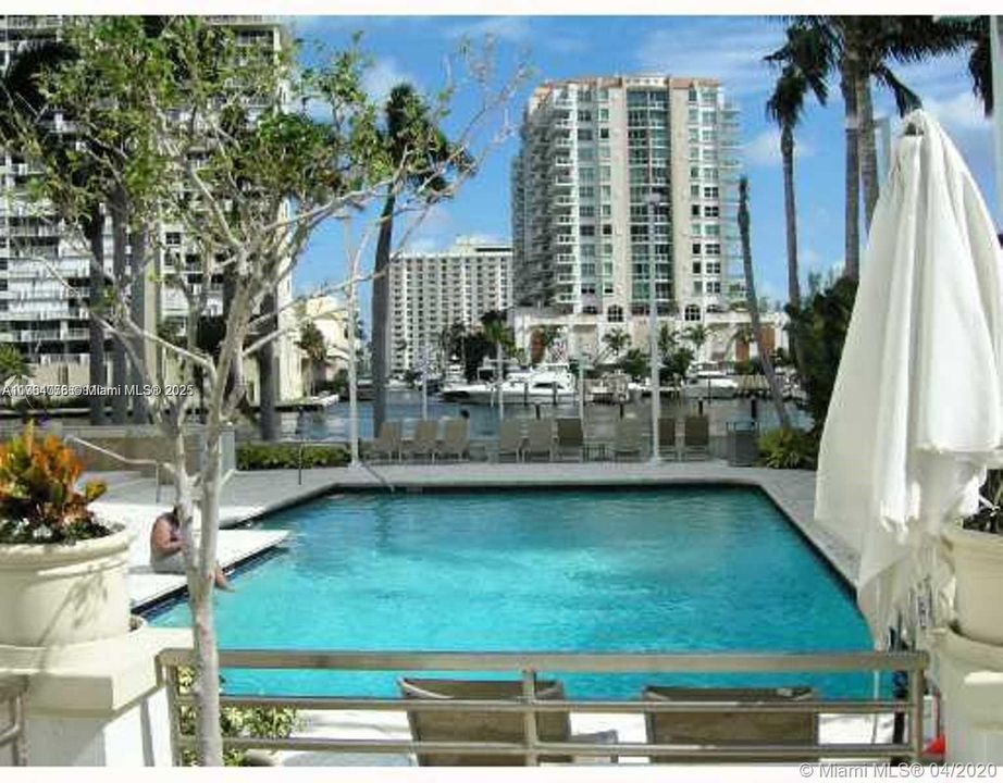 For Sale: $146,500 (1 beds, 1 baths, 341 Square Feet)