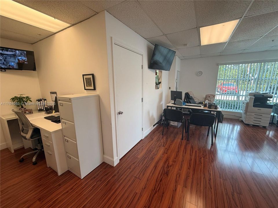 Open Office Space Downstairs - with 5 Desktops