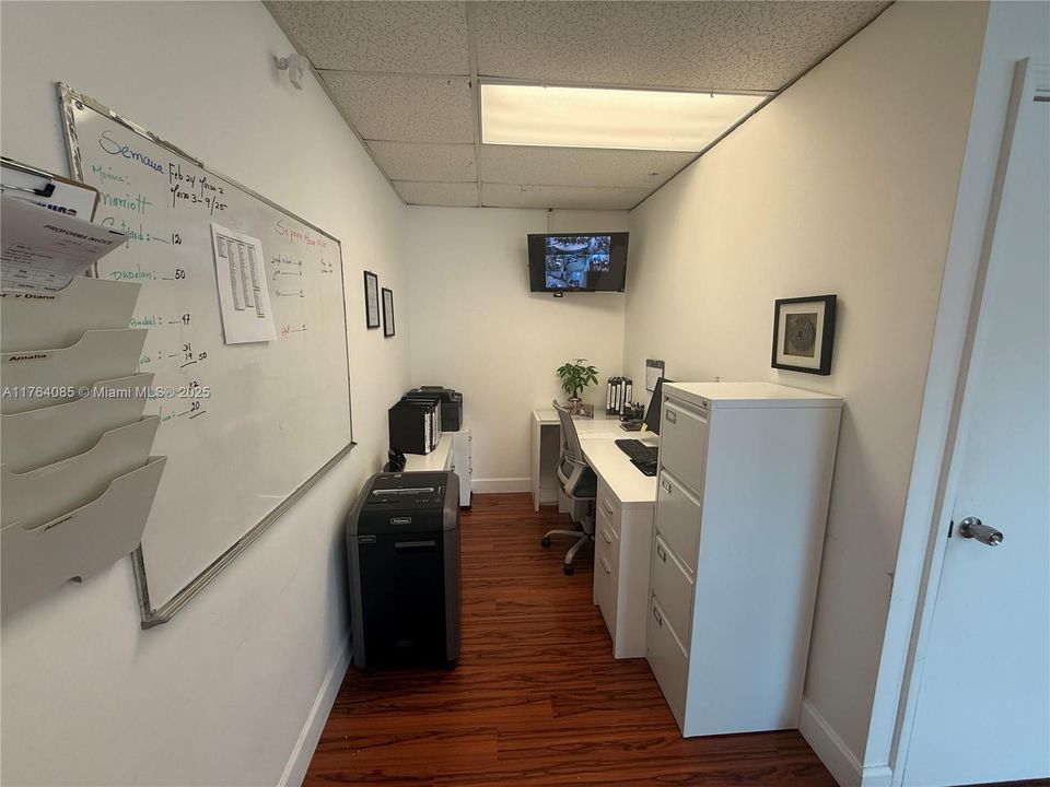 Open Office Space Downstairs - with 5 Desktops