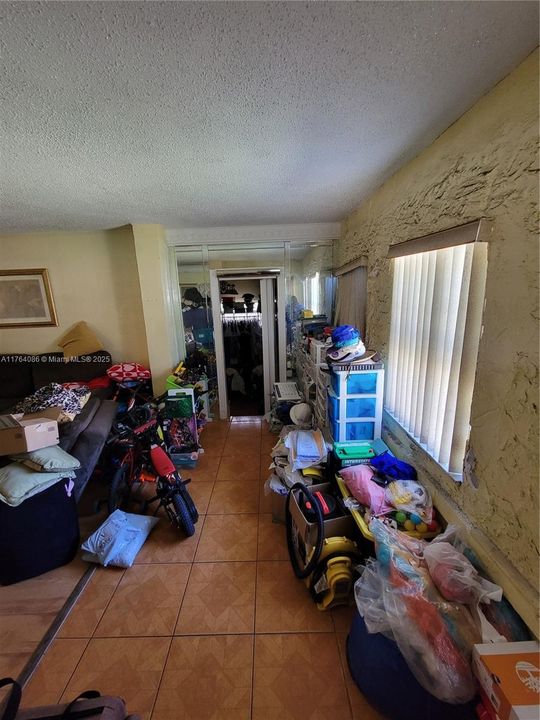 Recently Sold: $375,000 (3 beds, 1 baths, 1131 Square Feet)