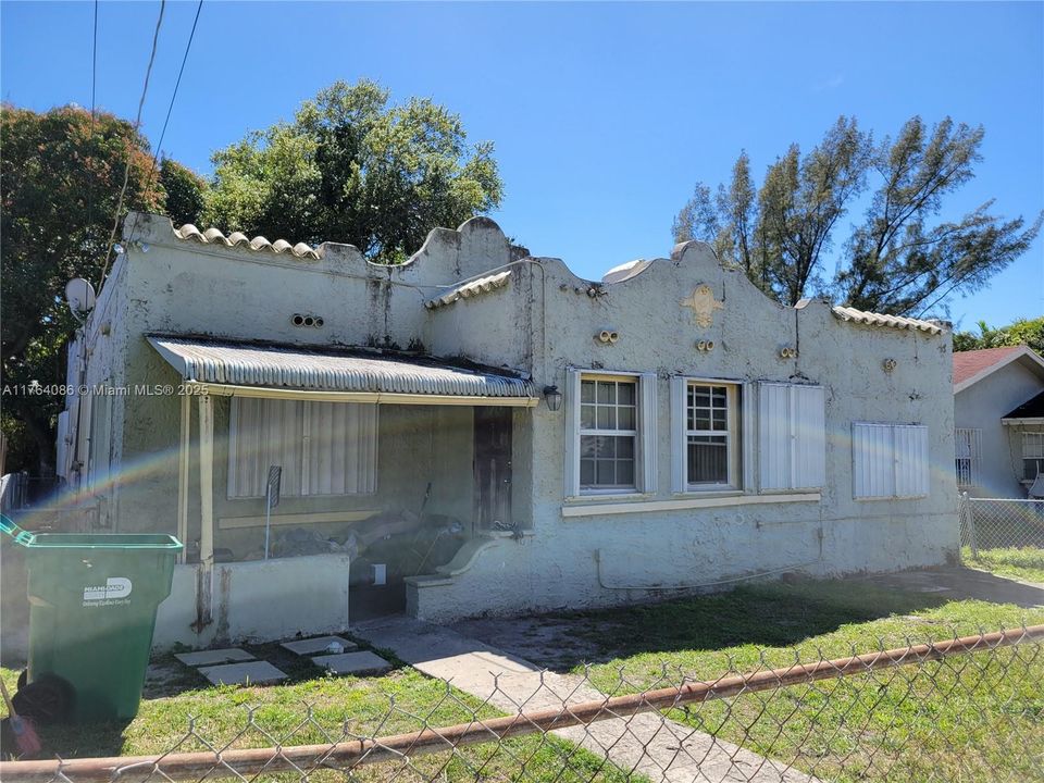 Recently Sold: $375,000 (3 beds, 1 baths, 1131 Square Feet)