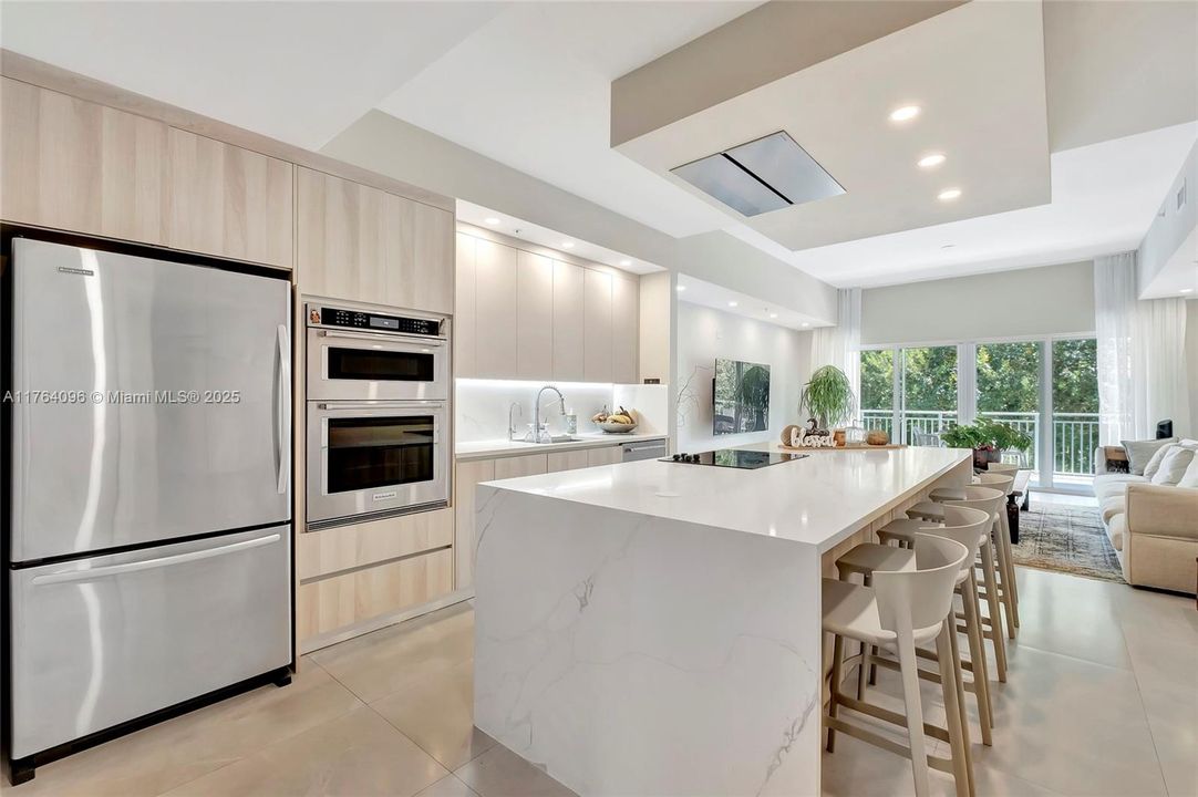 Vendido Recientemente: $220,000 (3 camas, 3 baños, 2070 Pies cuadrados)