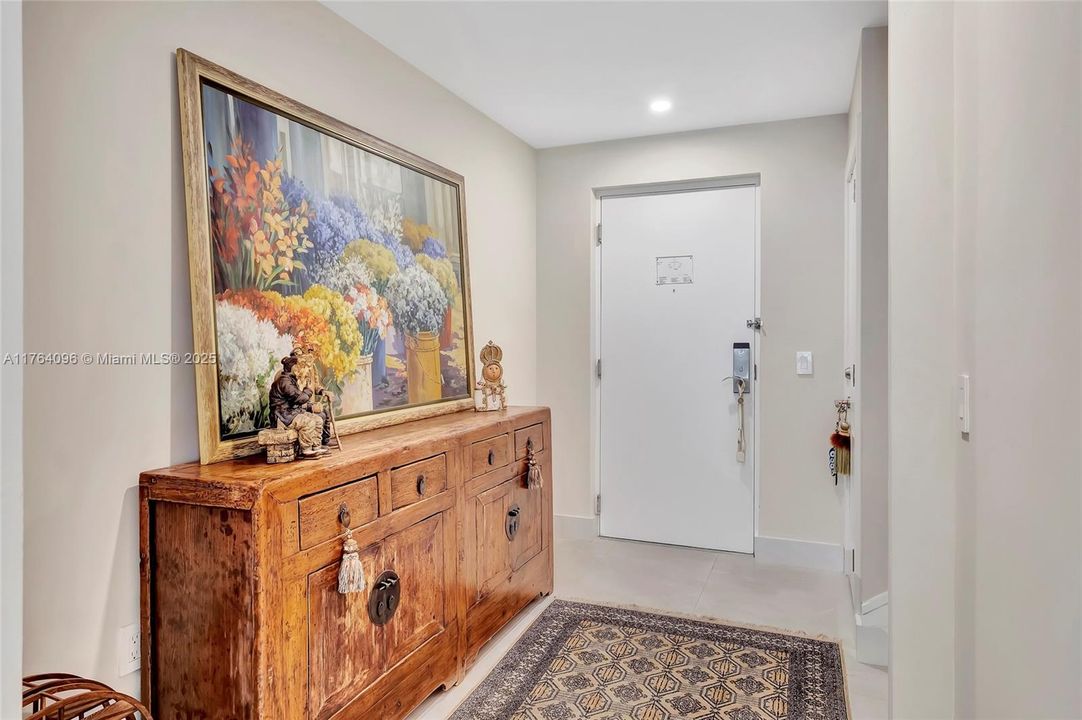 Vendido Recientemente: $220,000 (3 camas, 3 baños, 2070 Pies cuadrados)