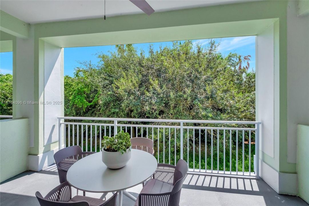 Vendido Recientemente: $220,000 (3 camas, 3 baños, 2070 Pies cuadrados)