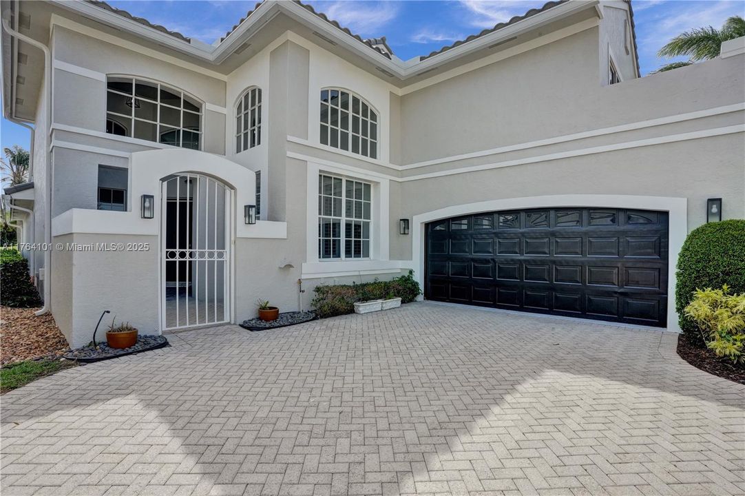 Недавно продано: $969,000 (3 спален, 3 ванн, 2342 Квадратных фут)