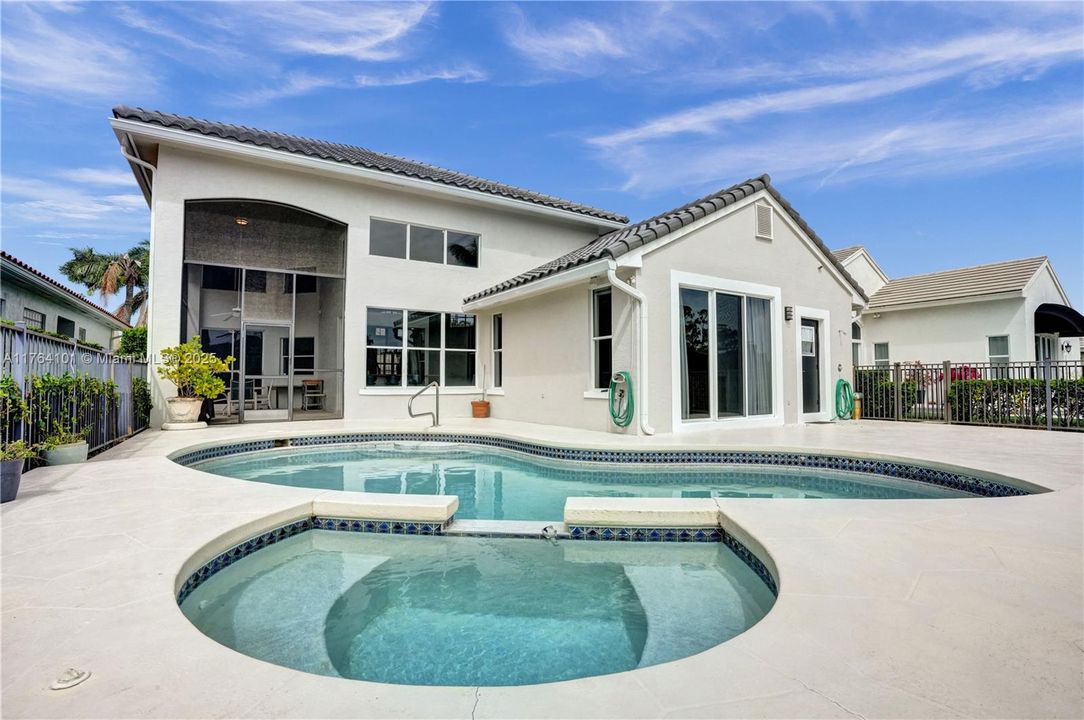 POOL & SPA