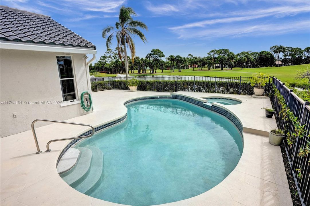 Pool view combined to Golf and Lake View.