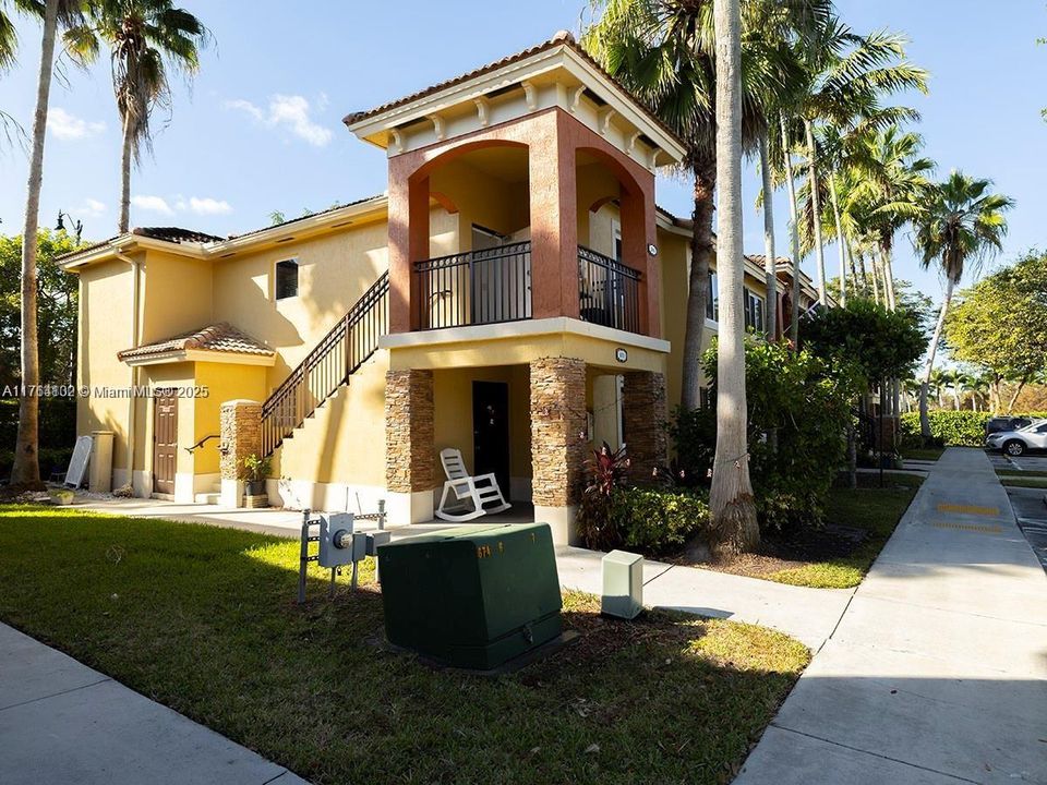 Recientemente alquilado: $2,100 (3 camas, 3 baños, 1176 Pies cuadrados)