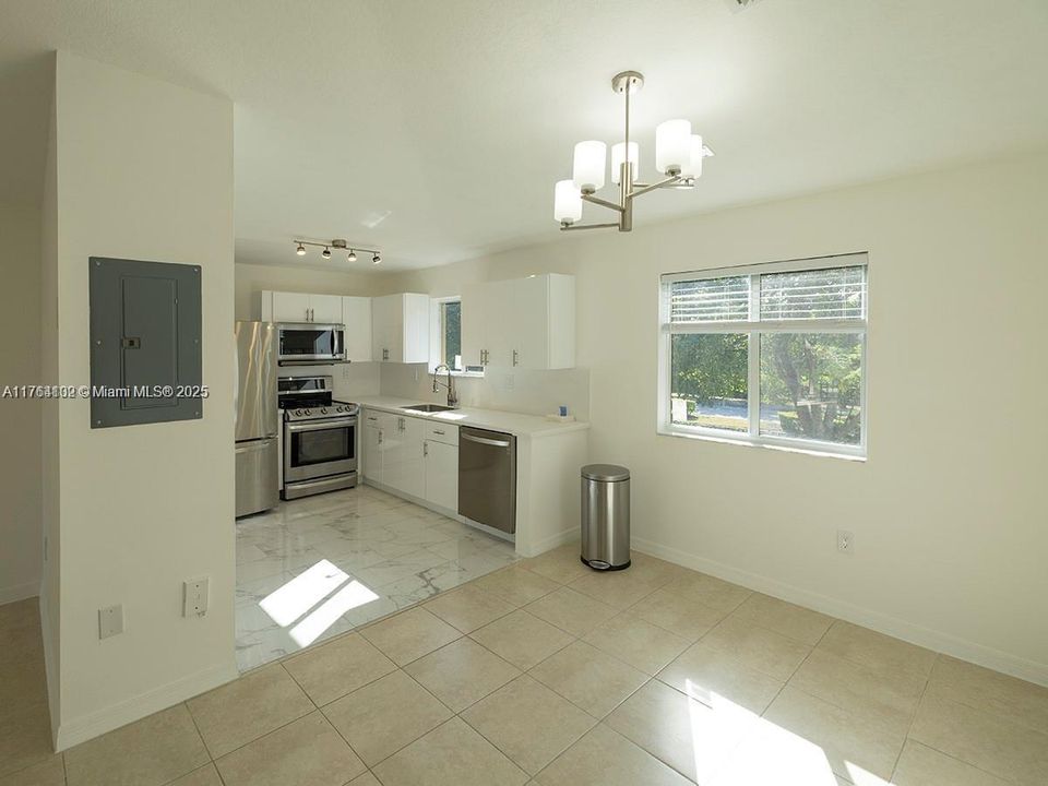 Recientemente alquilado: $2,100 (3 camas, 3 baños, 1176 Pies cuadrados)