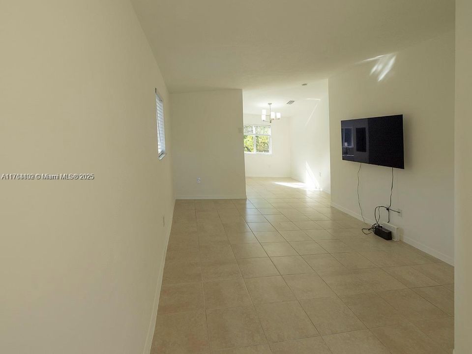 Recientemente alquilado: $2,100 (3 camas, 3 baños, 1176 Pies cuadrados)