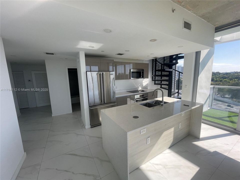 Recientemente alquilado: $3,750 (2 camas, 2 baños, 1226 Pies cuadrados)