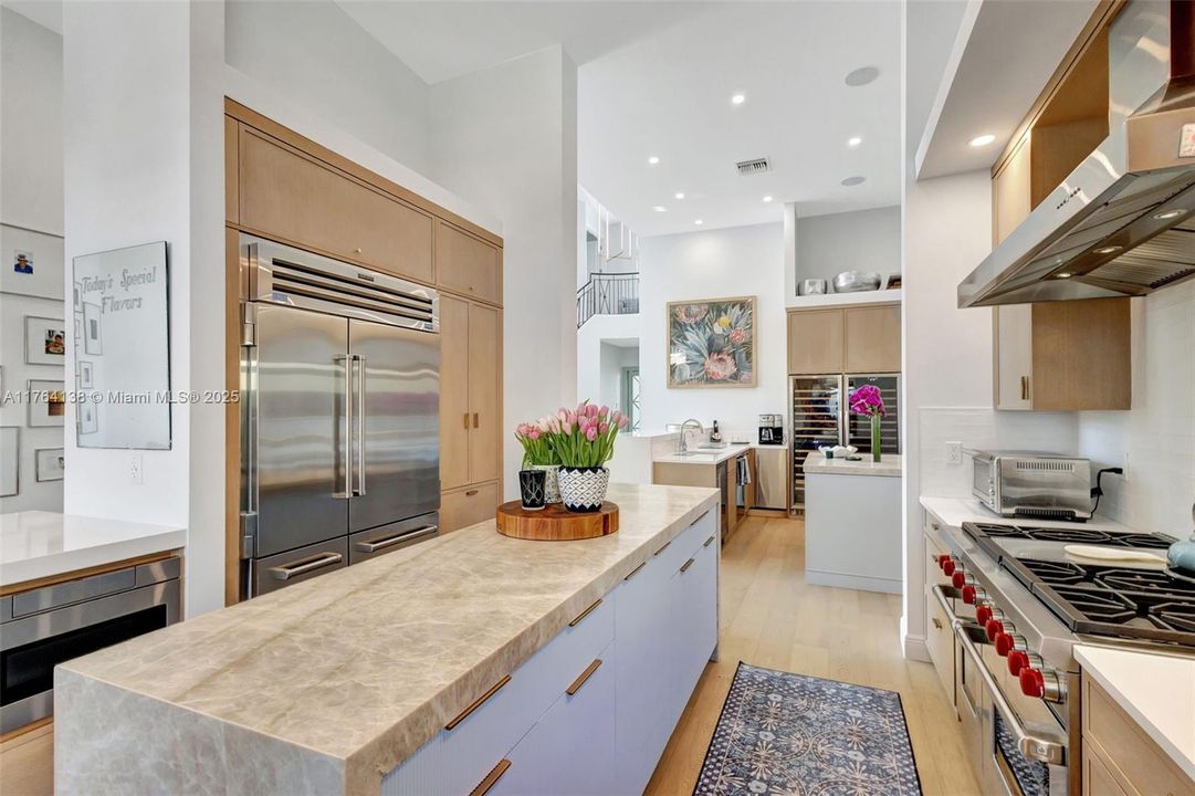 Recently Sold: $4,900,000 (5 beds, 5 baths, 4465 Square Feet)