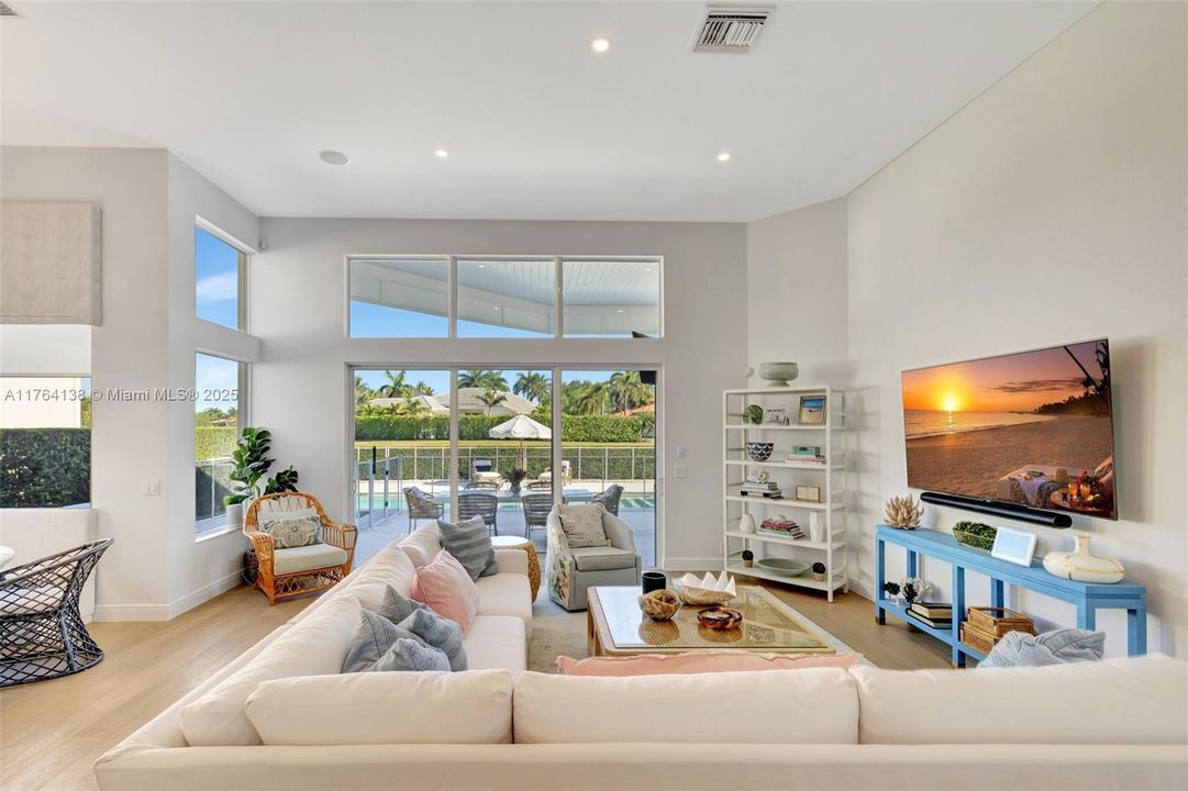 Recently Sold: $4,900,000 (5 beds, 5 baths, 4465 Square Feet)