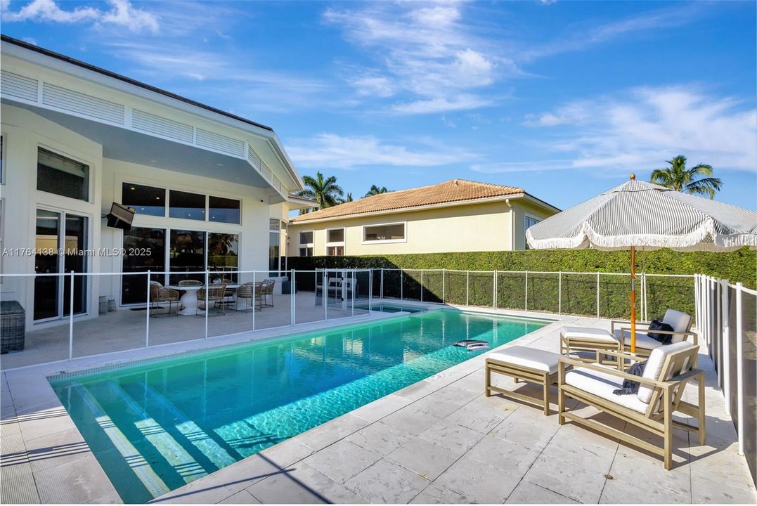 Recently Sold: $4,900,000 (5 beds, 5 baths, 4465 Square Feet)
