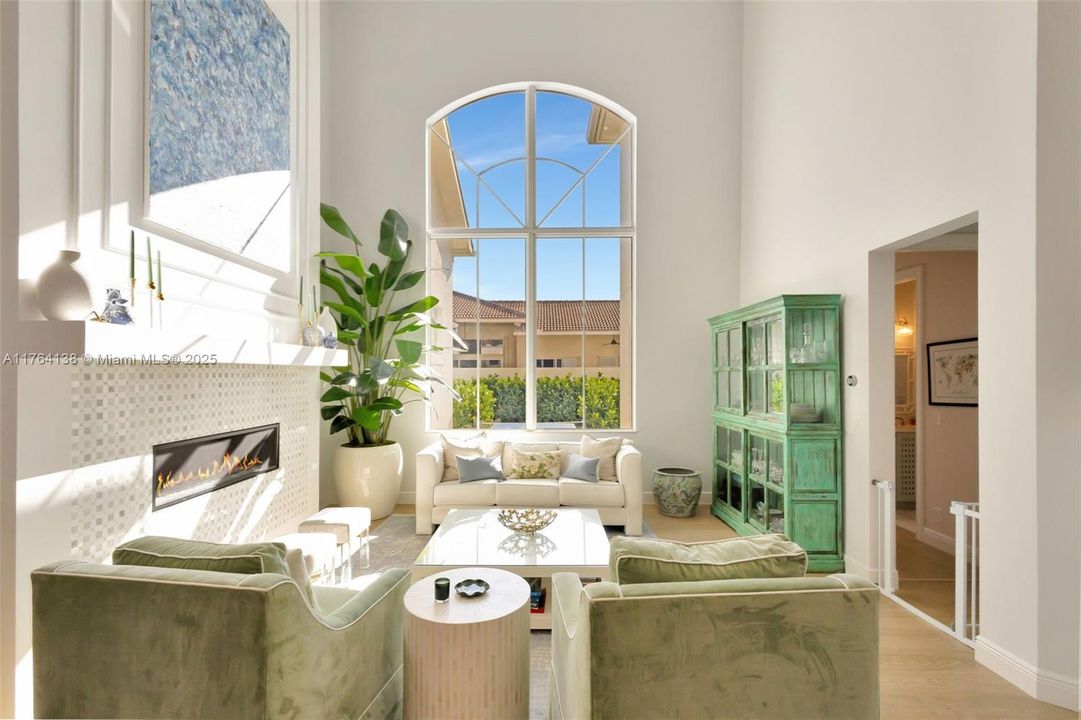 Recently Sold: $4,900,000 (5 beds, 5 baths, 4465 Square Feet)