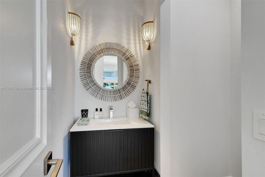 Recently Sold: $4,900,000 (5 beds, 5 baths, 4465 Square Feet)