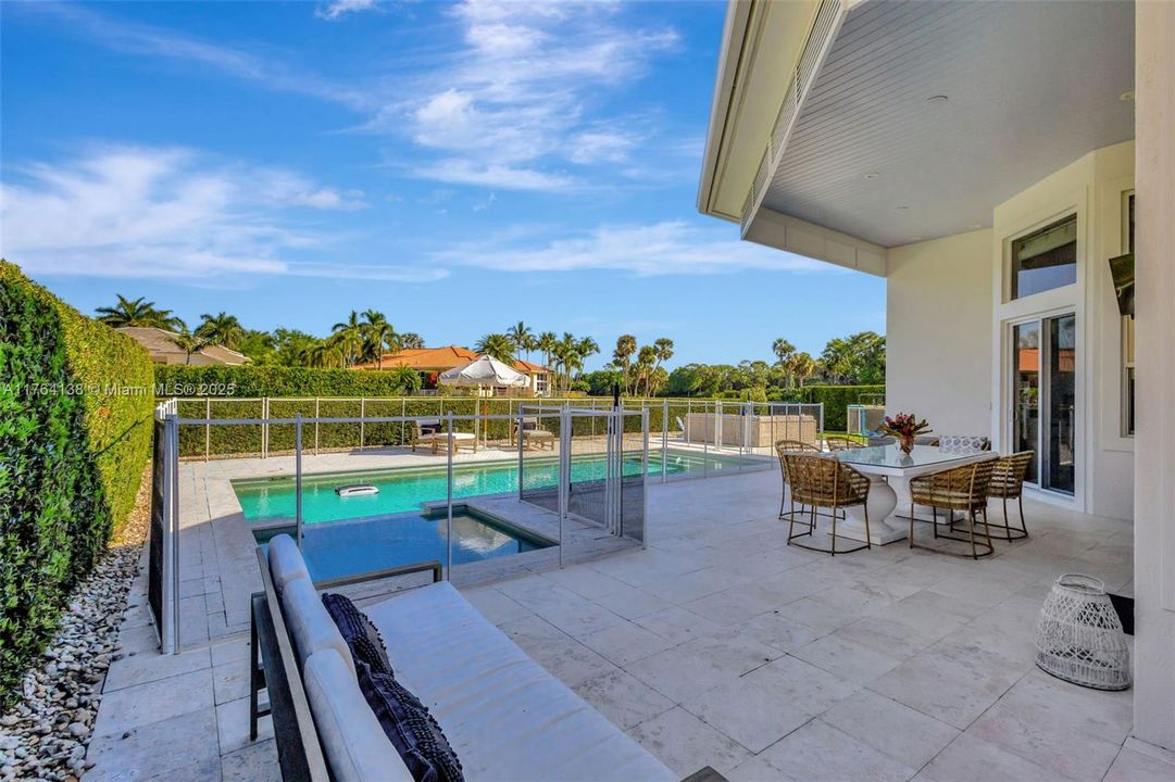 Recently Sold: $4,900,000 (5 beds, 5 baths, 4465 Square Feet)