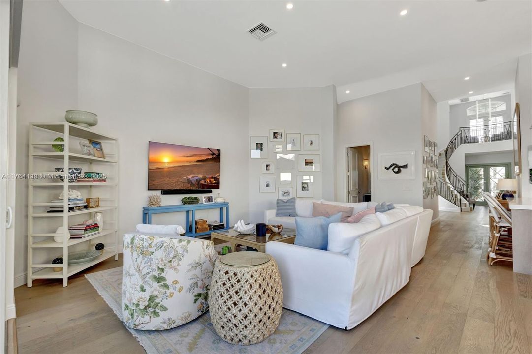 Recently Sold: $4,900,000 (5 beds, 5 baths, 4465 Square Feet)