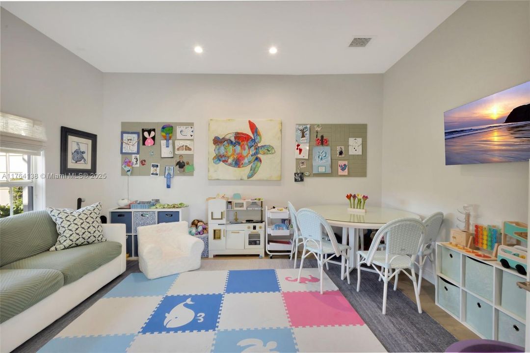 Recently Sold: $4,900,000 (5 beds, 5 baths, 4465 Square Feet)