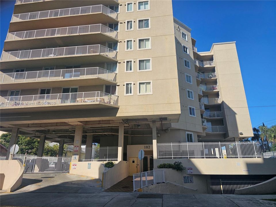 Recently Sold: $239,000 (1 beds, 1 baths, 635 Square Feet)