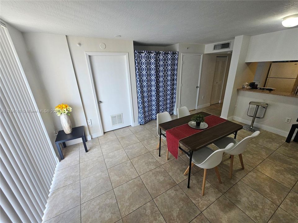 Recently Sold: $239,000 (1 beds, 1 baths, 635 Square Feet)