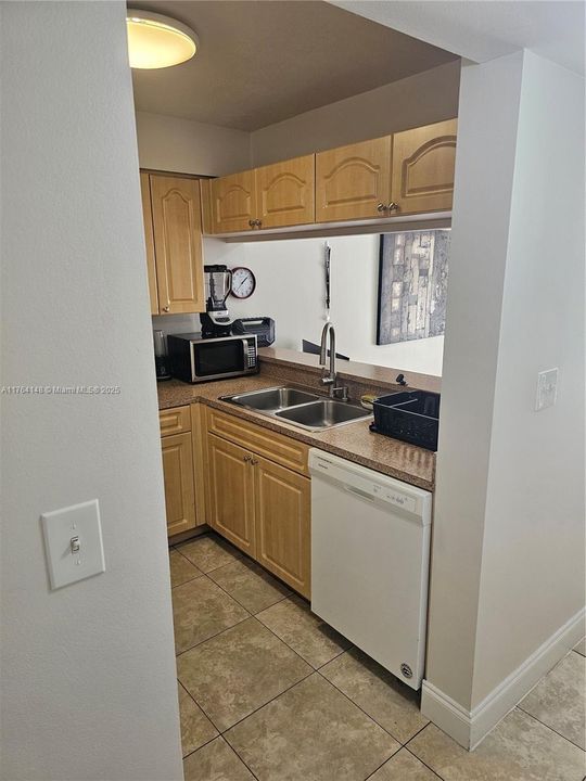 Recently Sold: $239,000 (1 beds, 1 baths, 635 Square Feet)