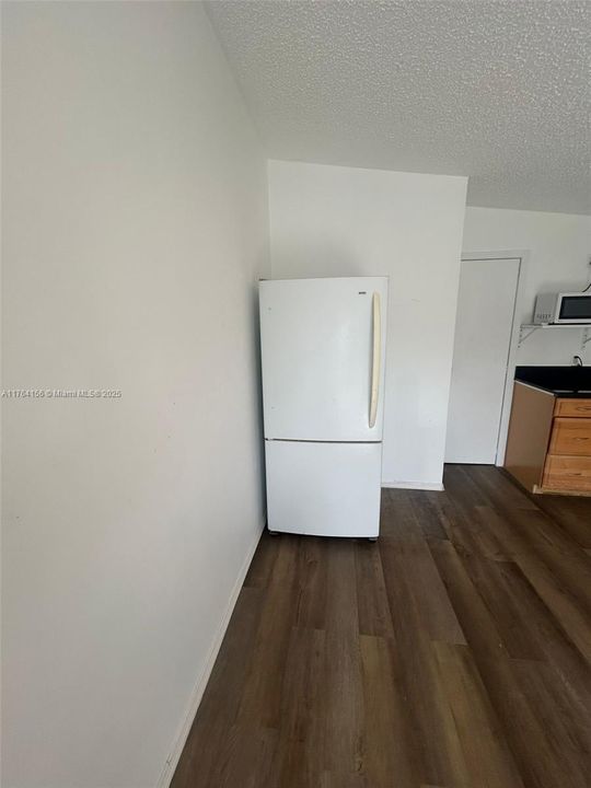 最近租的: $1,280 (0 贝兹, 1 浴室, 300 平方英尺)