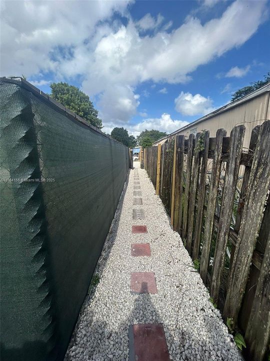 最近租的: $1,280 (0 贝兹, 1 浴室, 300 平方英尺)