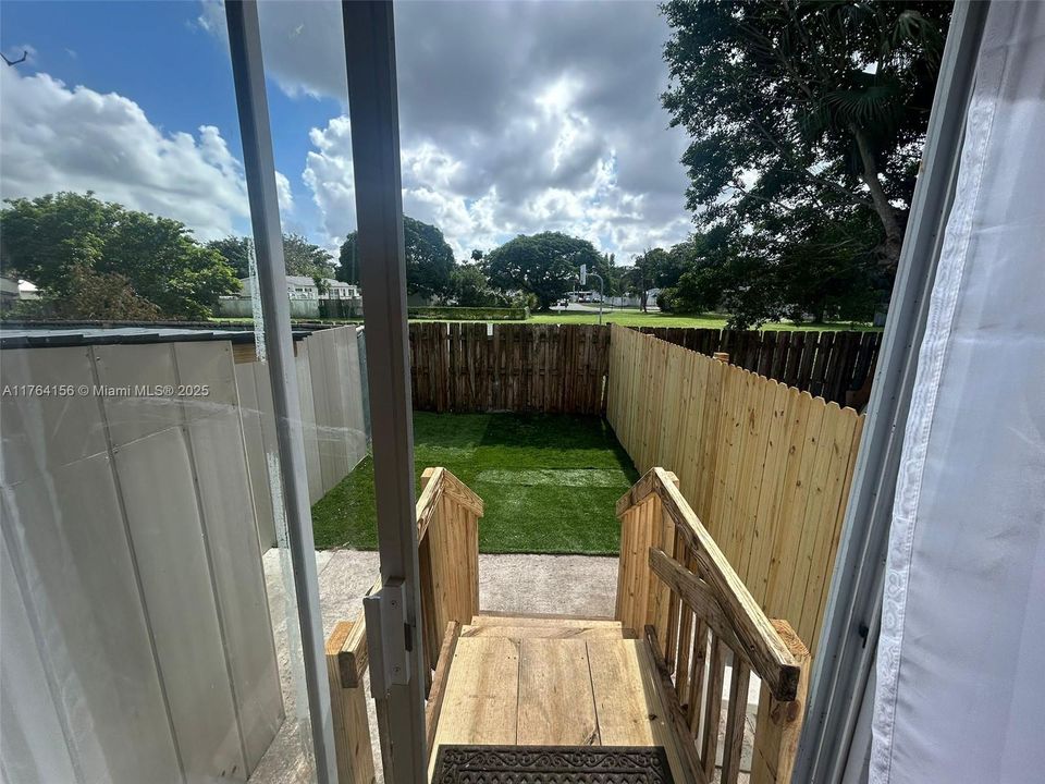 最近租的: $1,280 (0 贝兹, 1 浴室, 300 平方英尺)