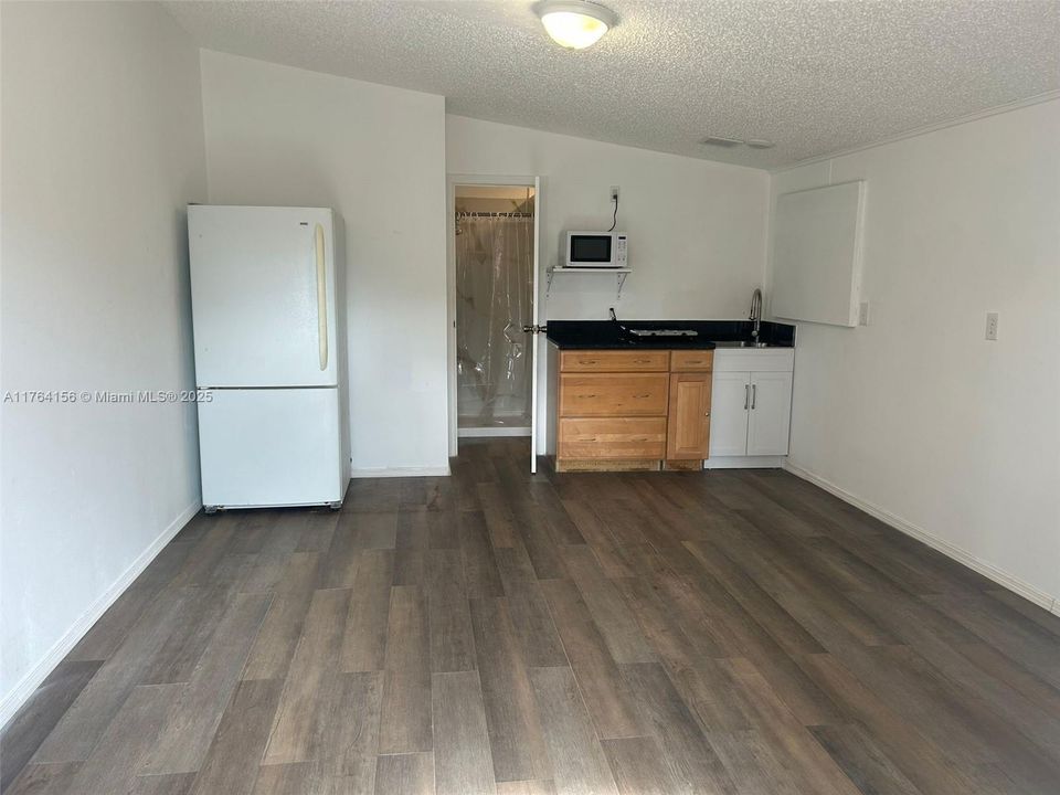 最近租的: $1,280 (0 贝兹, 1 浴室, 300 平方英尺)