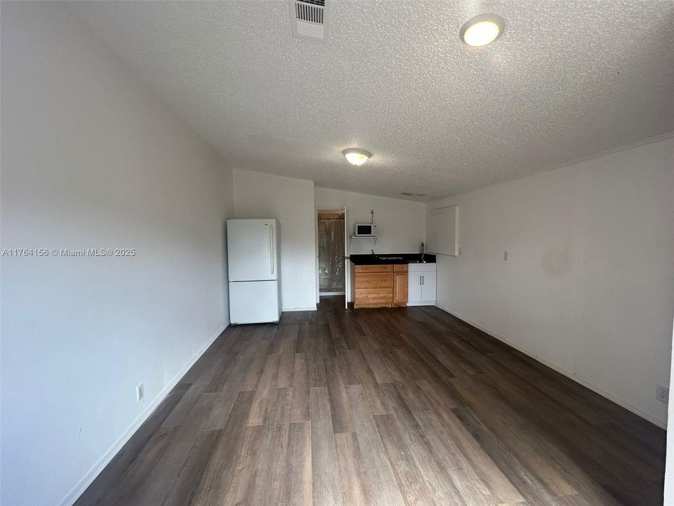 最近租的: $1,280 (0 贝兹, 1 浴室, 300 平方英尺)