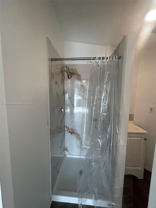 最近租的: $1,280 (0 贝兹, 1 浴室, 300 平方英尺)