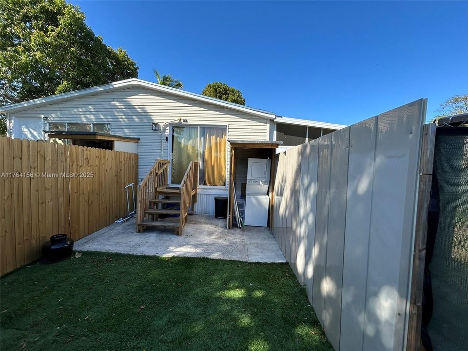 最近租的: $1,280 (0 贝兹, 1 浴室, 300 平方英尺)