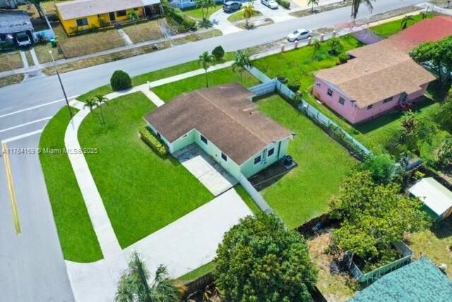 最近售出: $475,000 (4 贝兹, 1 浴室, 1096 平方英尺)