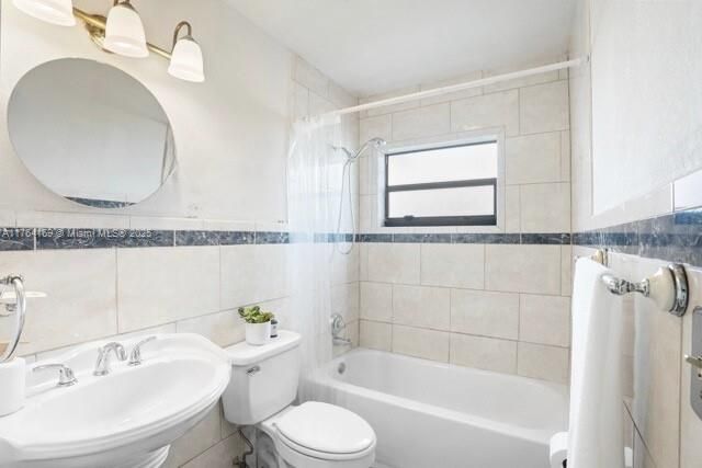 最近售出: $475,000 (4 贝兹, 1 浴室, 1096 平方英尺)