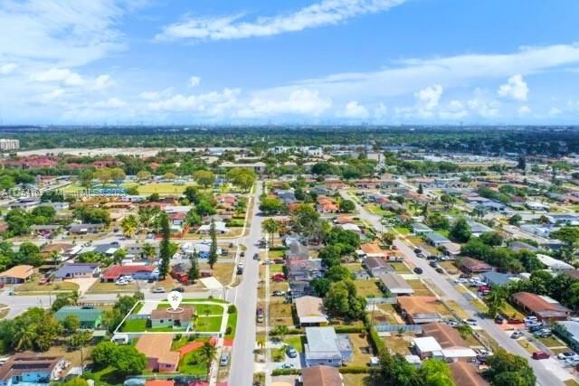 最近售出: $475,000 (4 贝兹, 1 浴室, 1096 平方英尺)