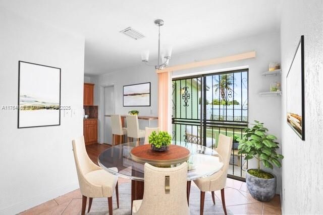 最近售出: $475,000 (4 贝兹, 1 浴室, 1096 平方英尺)