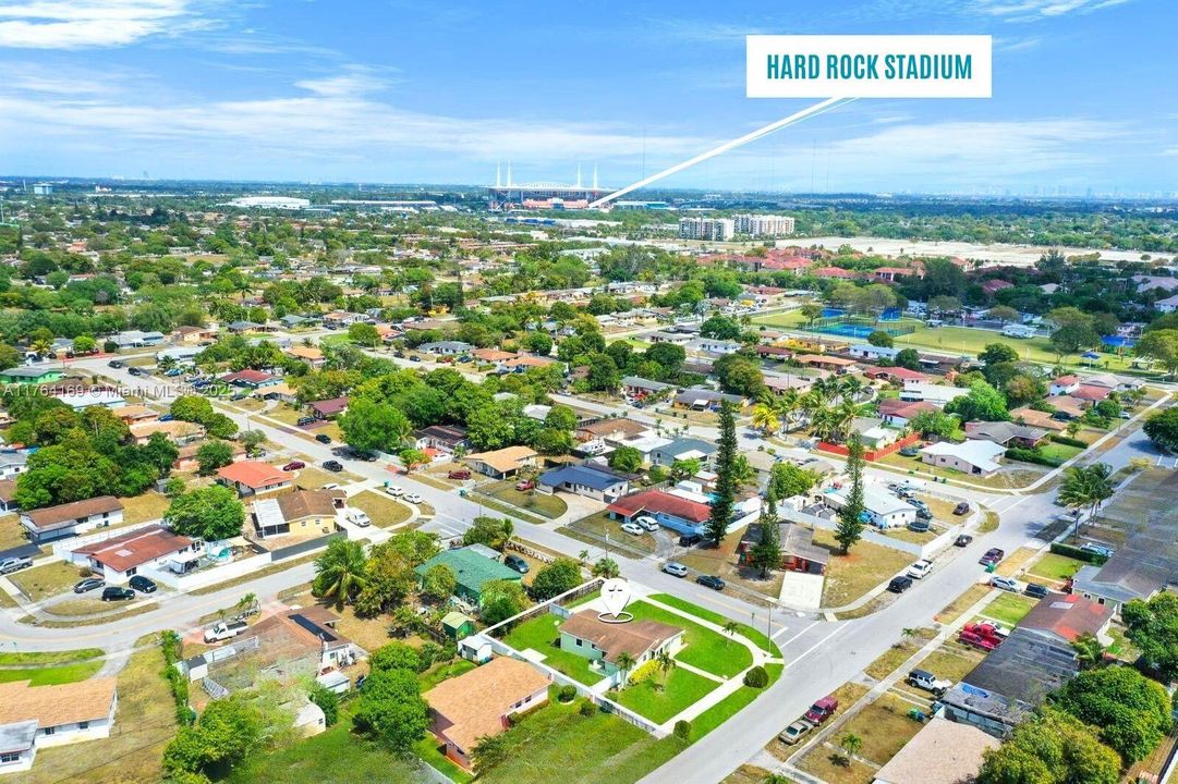 最近售出: $475,000 (4 贝兹, 1 浴室, 1096 平方英尺)